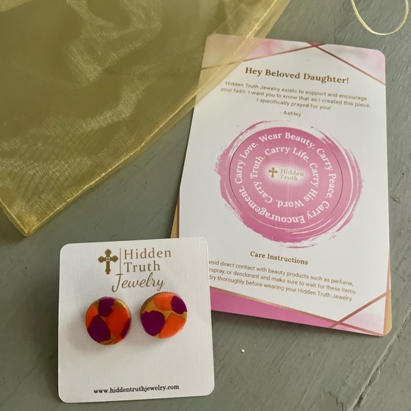 Hidden Truth Earings - Picture 1 of 7